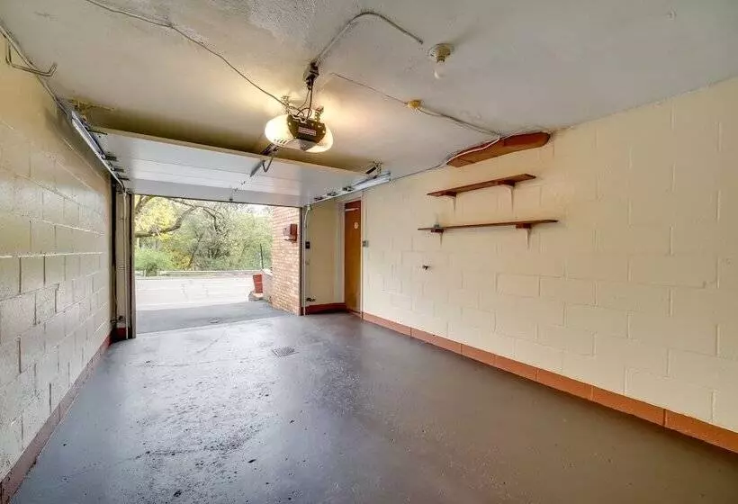 Cute Home W/ Patio ~ 7 Mi To Dtwn Pittsburgh