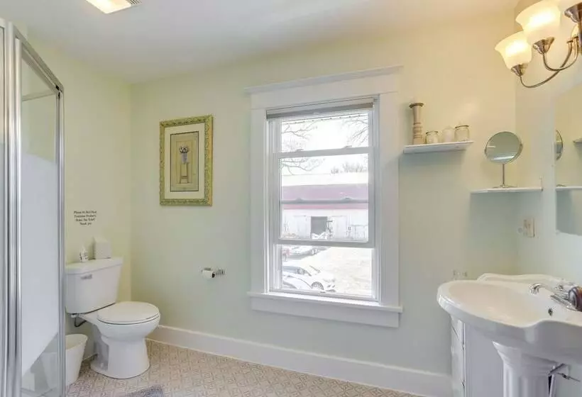 Bright Van Wert Home: 0.5 Mi To Golf Course!