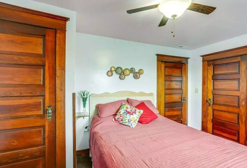 Bright Van Wert Home: 0.5 Mi To Golf Course!