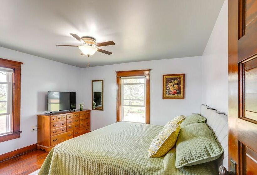 Bright Van Wert Home: 0.5 Mi To Golf Course!