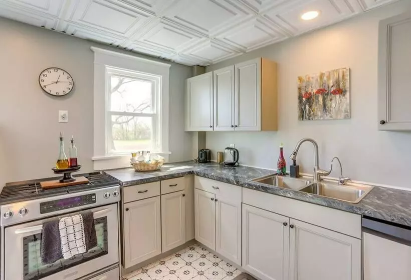 Bright Van Wert Home: 0.5 Mi To Golf Course!