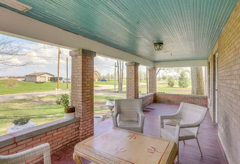 Bright Van Wert Home: 0.5 Mi To Golf Course!