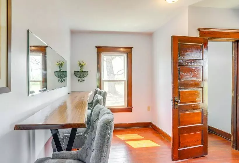 Bright Van Wert Home: 0.5 Mi To Golf Course!