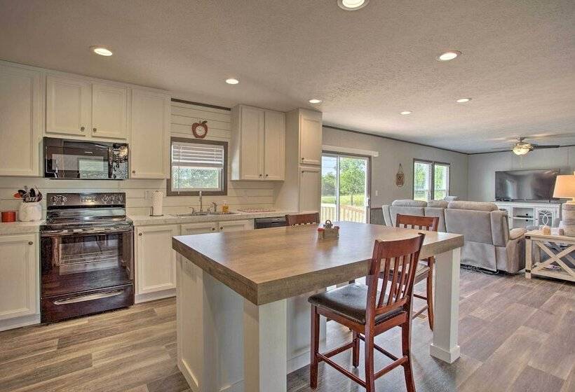 Family Friendly Madill Home: Peaceful Setting