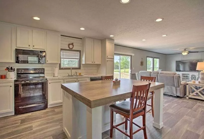 Family Friendly Madill Home: Peaceful Setting