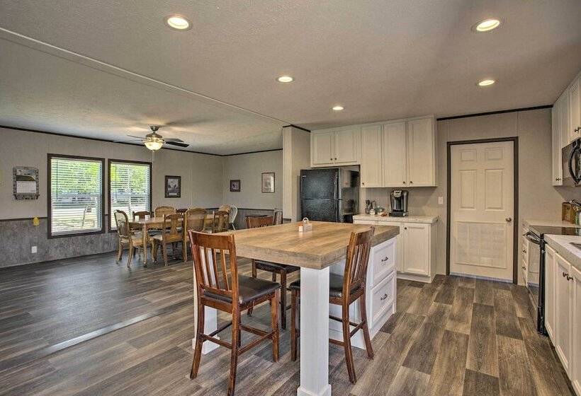 Family Friendly Madill Home: Peaceful Setting