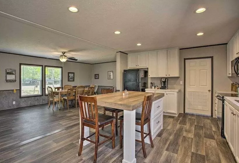 Family Friendly Madill Home: Peaceful Setting