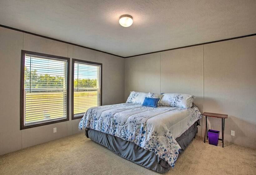 Family Friendly Madill Home: Peaceful Setting