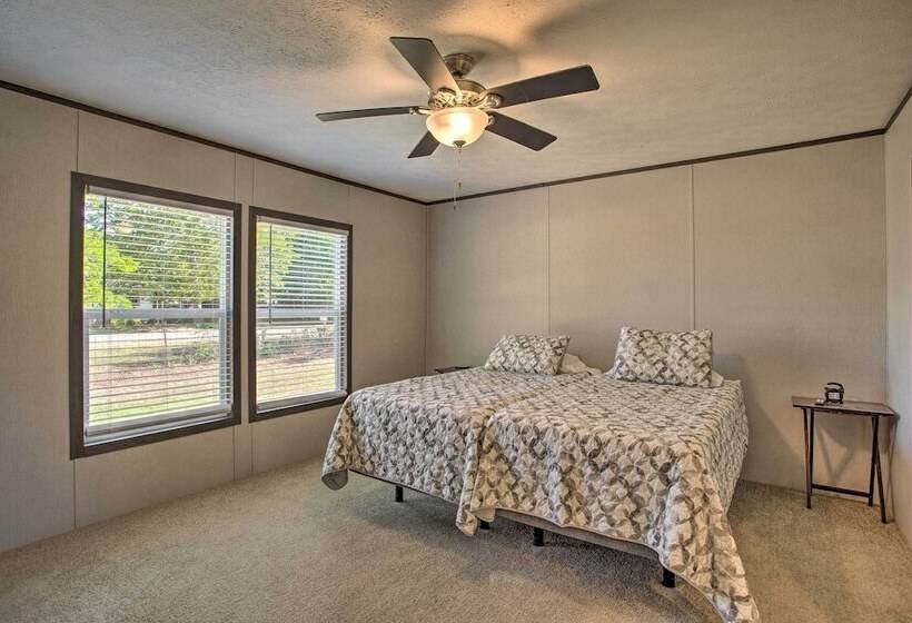 Family Friendly Madill Home: Peaceful Setting