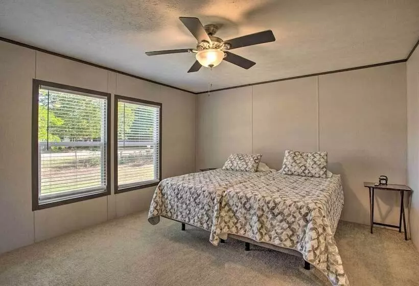 Family Friendly Madill Home: Peaceful Setting