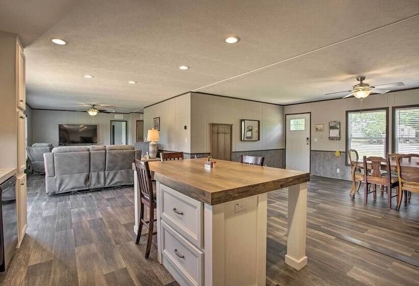 Family Friendly Madill Home: Peaceful Setting