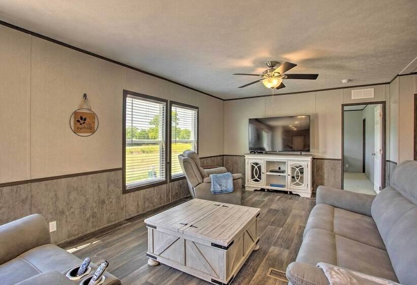 Family Friendly Madill Home: Peaceful Setting