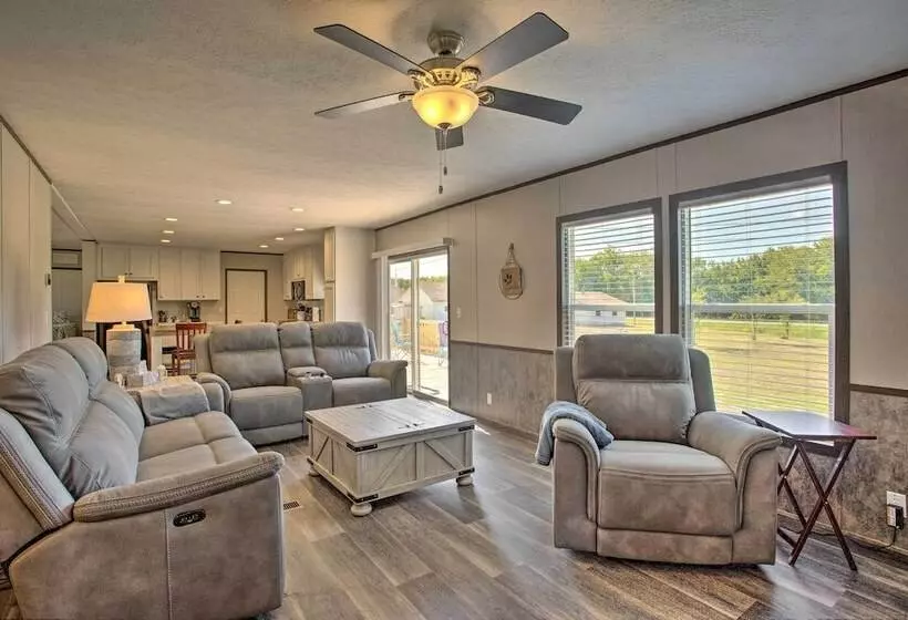 Family Friendly Madill Home: Peaceful Setting