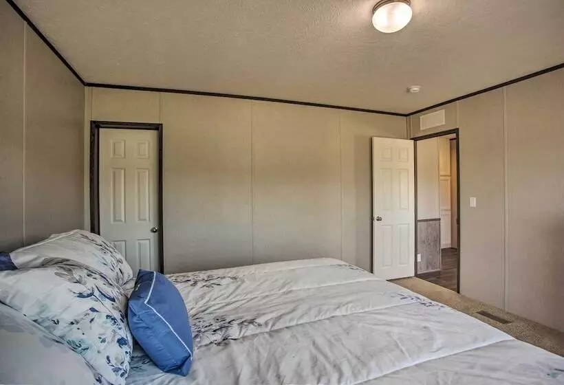 Family Friendly Madill Home: Peaceful Setting