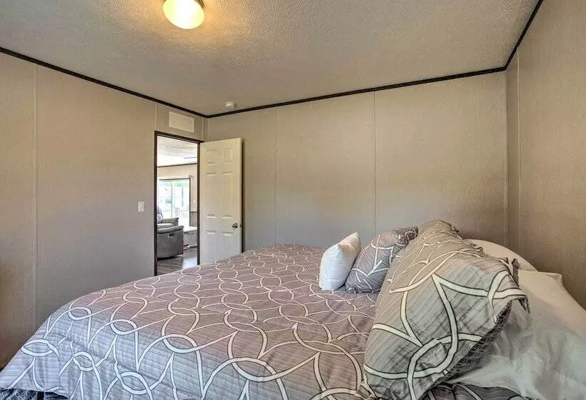 Family Friendly Madill Home: Peaceful Setting