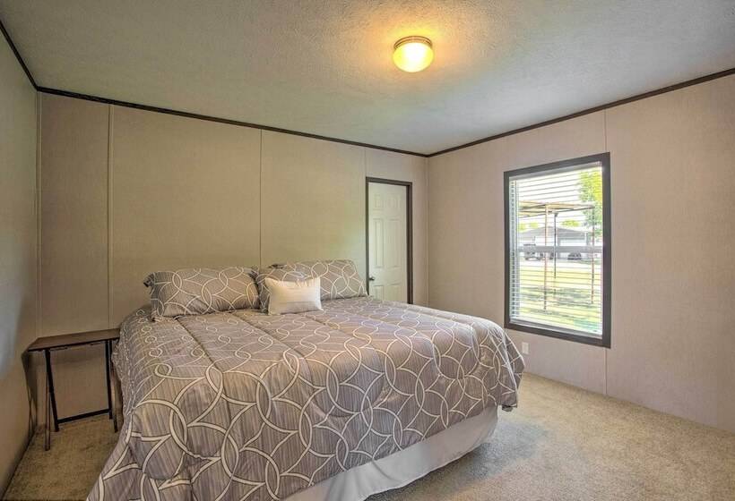 Family Friendly Madill Home: Peaceful Setting