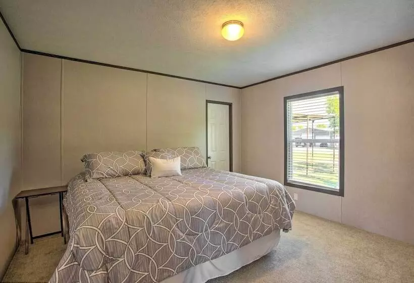 Family Friendly Madill Home: Peaceful Setting