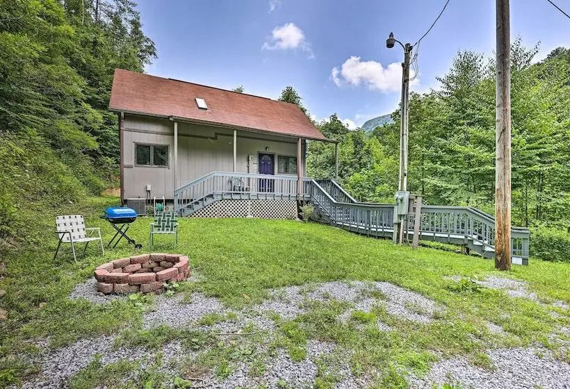 Idyllic Roan Mountain Cabin Across From Creek