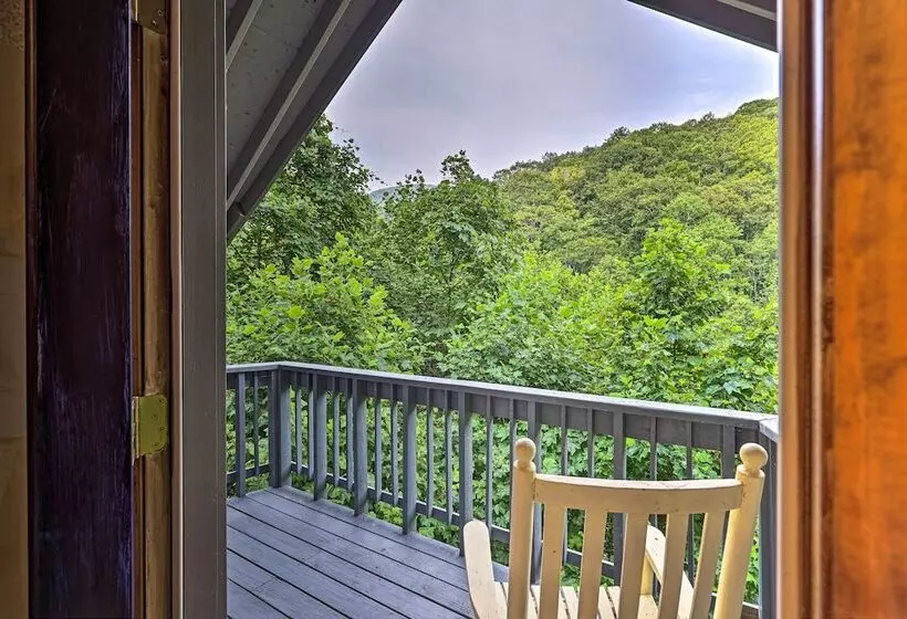 Idyllic Roan Mountain Cabin Across From Creek