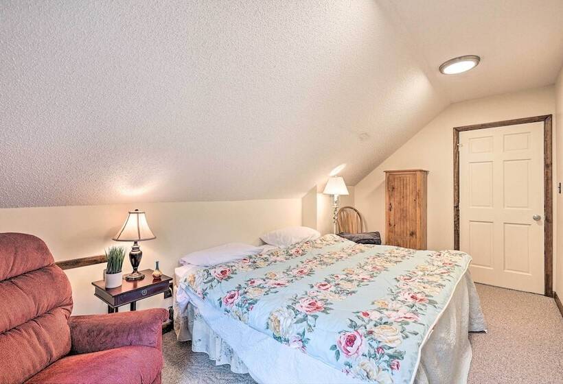 Idyllic Roan Mountain Cabin Across From Creek