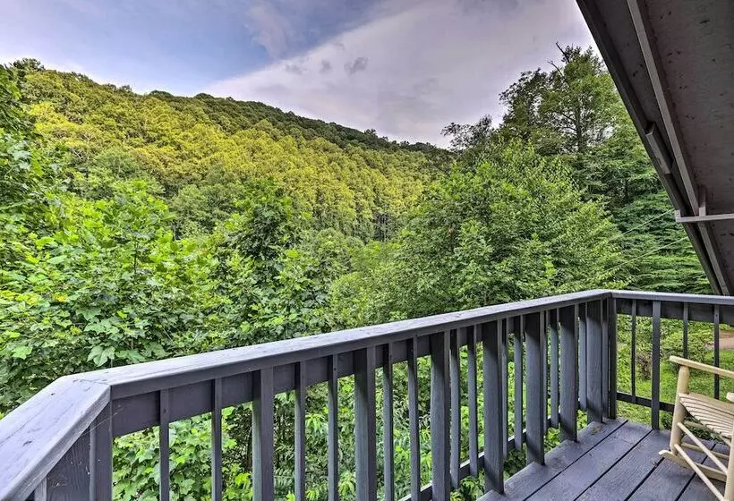 Idyllic Roan Mountain Cabin Across From Creek