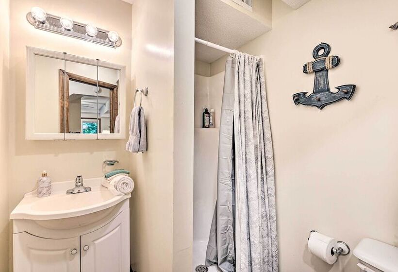 Idyllic Roan Mountain Cabin Across From Creek