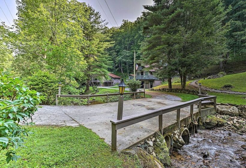 Idyllic Roan Mountain Cabin Across From Creek