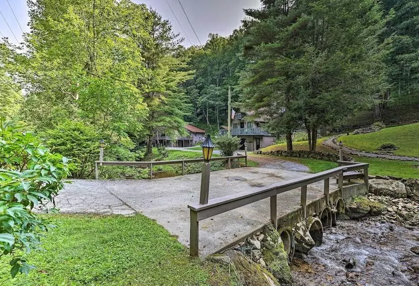 Idyllic Roan Mountain Cabin Across From Creek