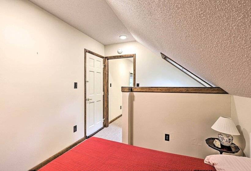 Idyllic Roan Mountain Cabin Across From Creek