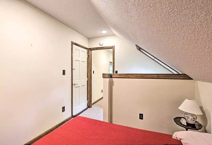 Idyllic Roan Mountain Cabin Across From Creek