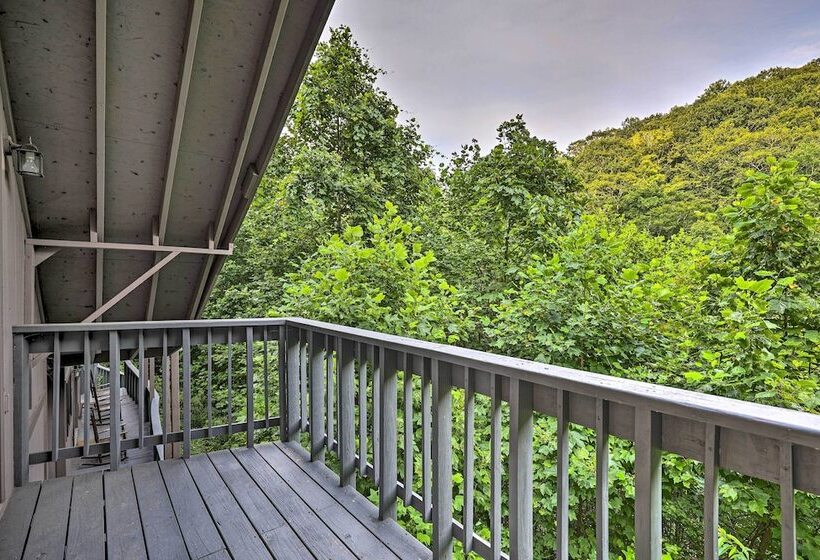Idyllic Roan Mountain Cabin Across From Creek