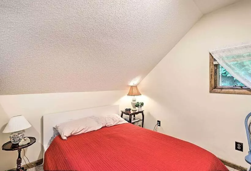 Idyllic Roan Mountain Cabin Across From Creek