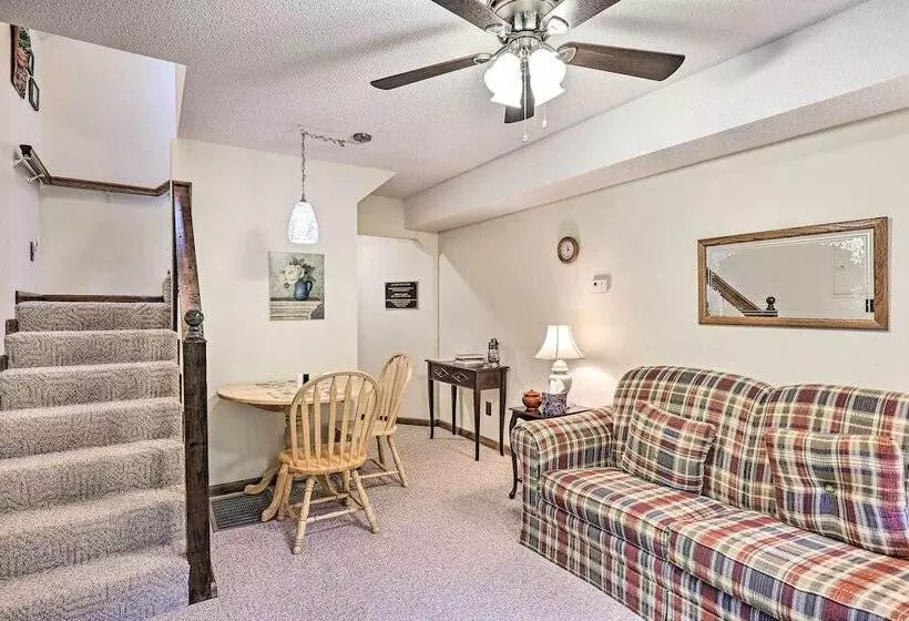 Idyllic Roan Mountain Cabin Across From Creek