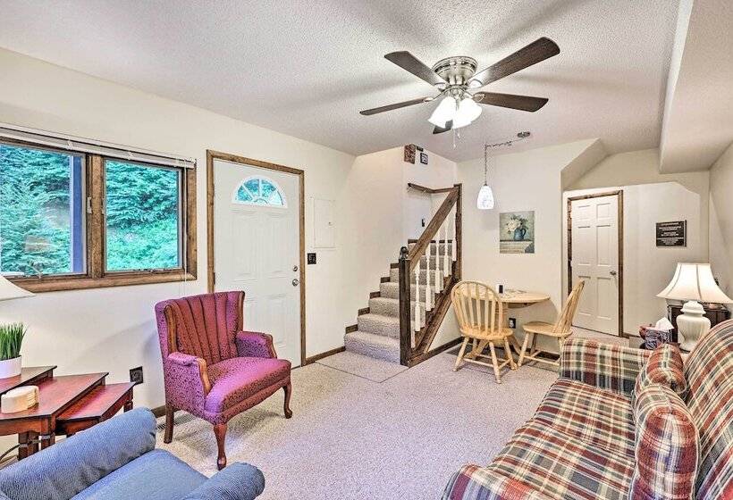 Idyllic Roan Mountain Cabin Across From Creek