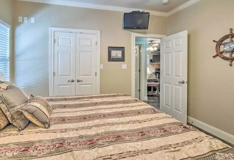 Lake Travis Home W/ Deck: Steps To 2 Story Dock!