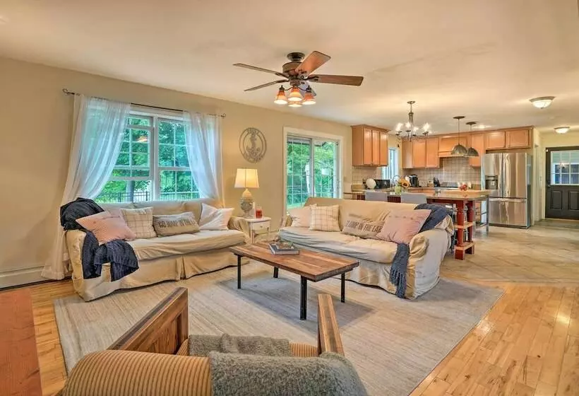 Lakefront Homer Abode W/ Patio & Backyard!