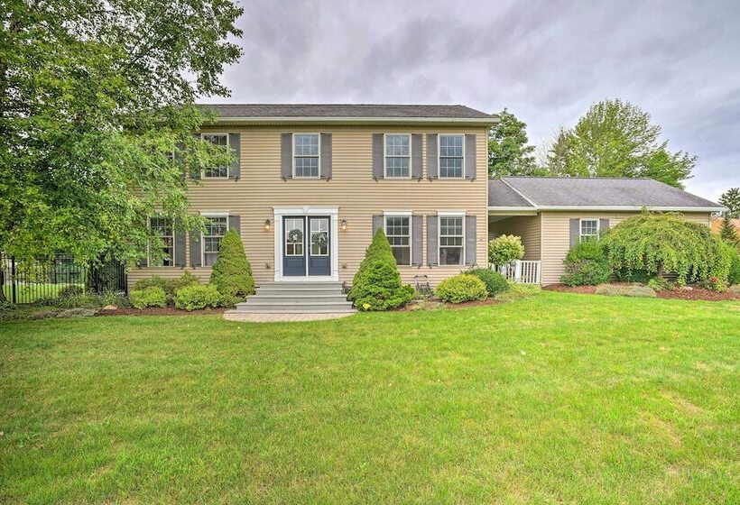 Lakefront Homer Abode W/ Patio & Backyard!