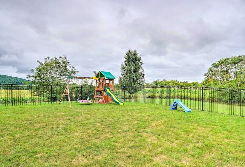 Lakefront Homer Abode W/ Patio & Backyard!