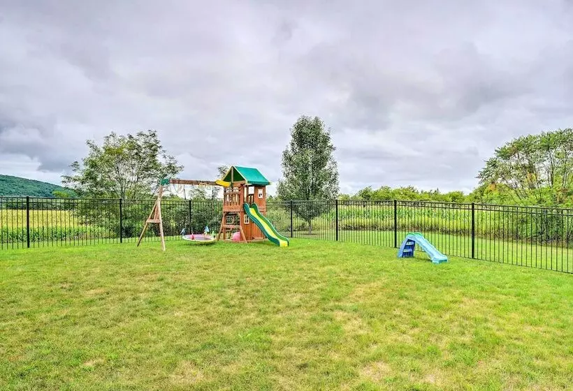 Lakefront Homer Abode W/ Patio & Backyard!