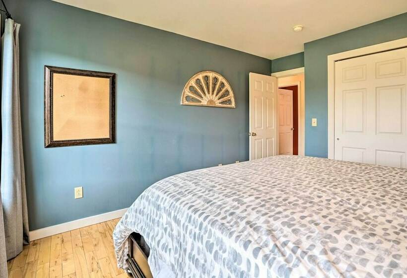 Lakefront Homer Abode W/ Patio & Backyard!