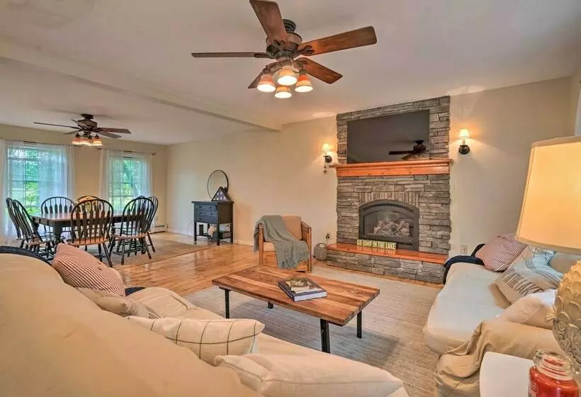 Lakefront Homer Abode W/ Patio & Backyard!