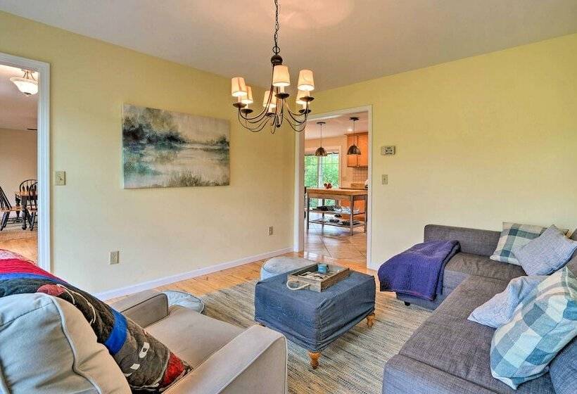 Lakefront Homer Abode W/ Patio & Backyard!