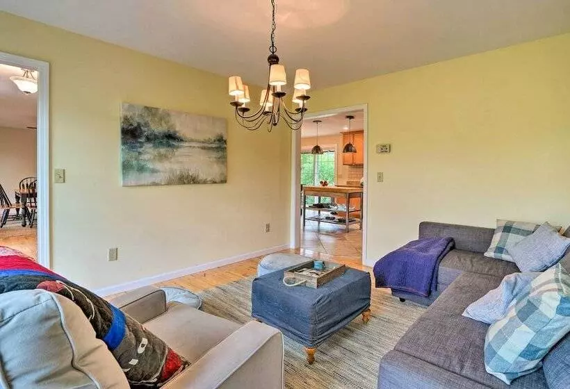 Lakefront Homer Abode W/ Patio & Backyard!