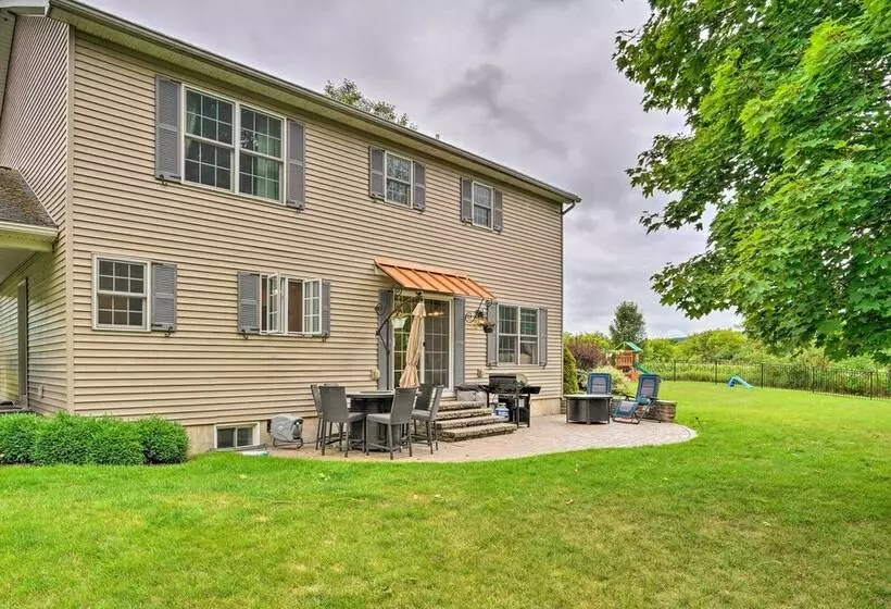 Lakefront Homer Abode W/ Patio & Backyard!