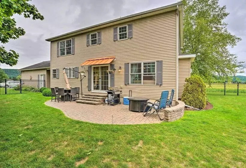 Lakefront Homer Abode W/ Patio & Backyard!