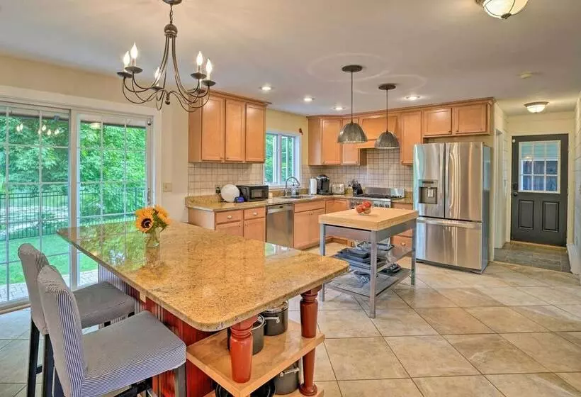 Lakefront Homer Abode W/ Patio & Backyard!