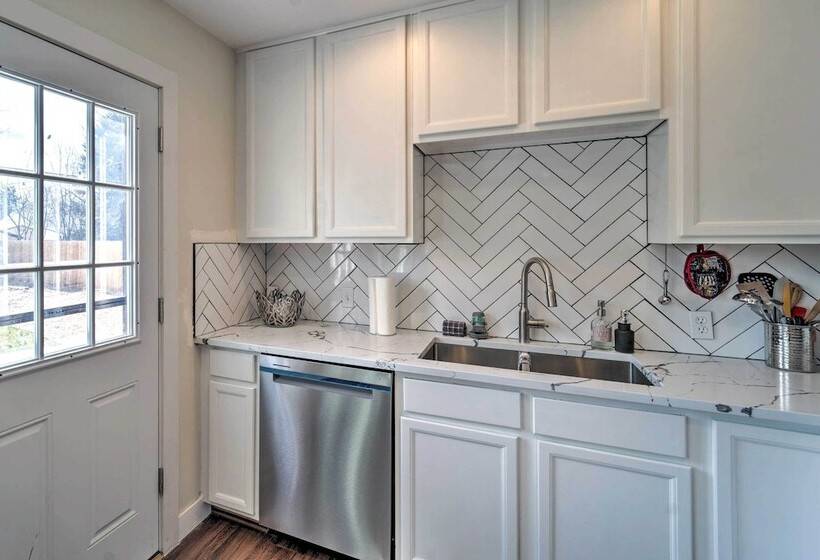 Modern Littleton Home W/ Yard: Pets Welcome!