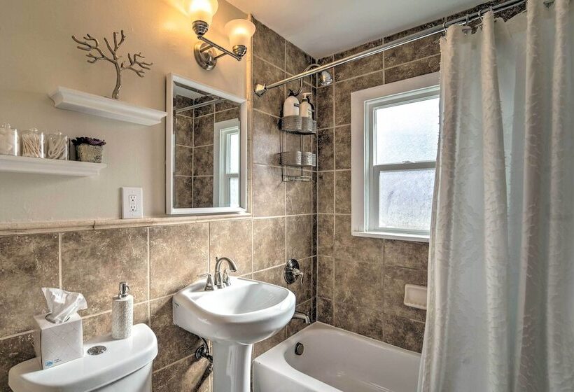 Modern Littleton Home W/ Yard: Pets Welcome!