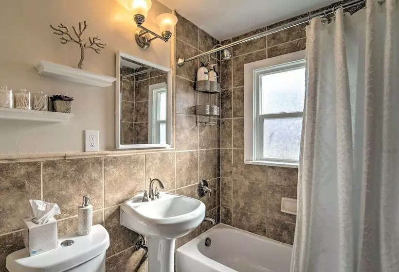 Modern Littleton Home W/ Yard: Pets Welcome!