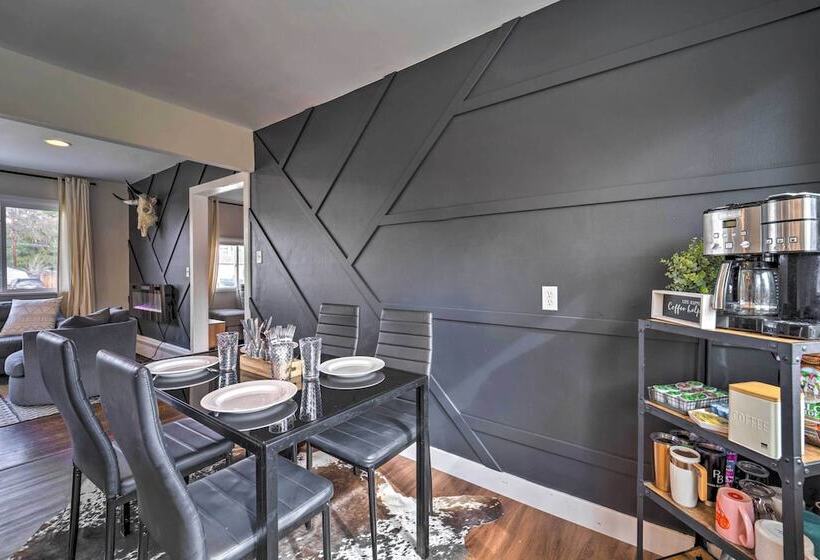 Modern Littleton Home W/ Yard: Pets Welcome!
